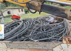 Que diferença! Nova Veneza tira uma tonelada de fios velhos das ruas do centro
