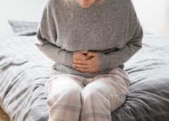 Dor na barriga todo dia? Médica do Hospital São José explica o que pode ser