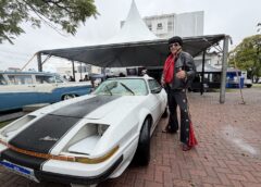 Carros raros colecionadores e “Elvis Presley” ao volante marcam o encontro de Morro da Fumaça