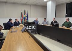 Projeto quer transformar plástico descartável em blocos de construção no Sul Catarinense