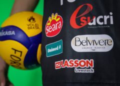 Forquilhinha entrega uniformes para 700 atletas e mantém sequência de vitórias no vôlei