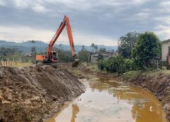 Criciúma intensifica limpeza de rios contra chuvas do El Niño