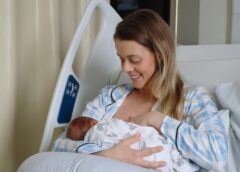 Amamentação: por que a primeira hora de vida do bebê importa