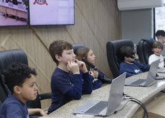 Turmas do Marista aprendem sobre política em visita à Câmara de Criciúma